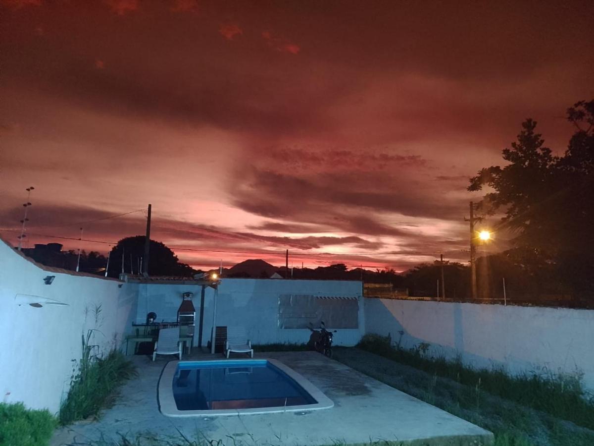 Vila agradável com piscina. Villa Peruíbe Exterior foto