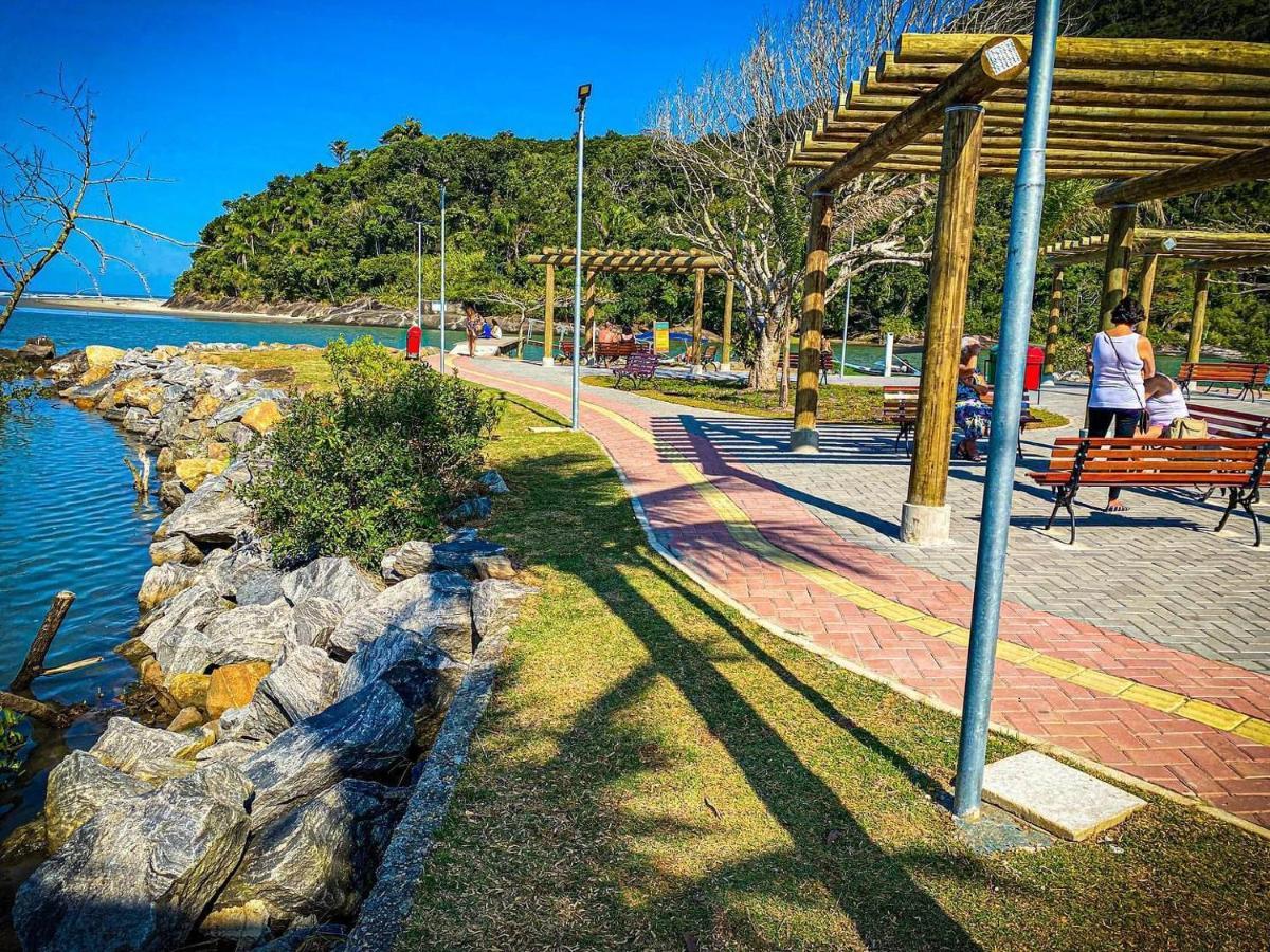 Vila agradável com piscina. Villa Peruíbe Exterior foto