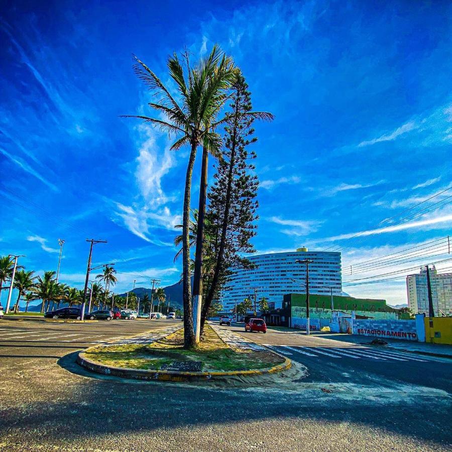 Vila agradável com piscina. Villa Peruíbe Exterior foto